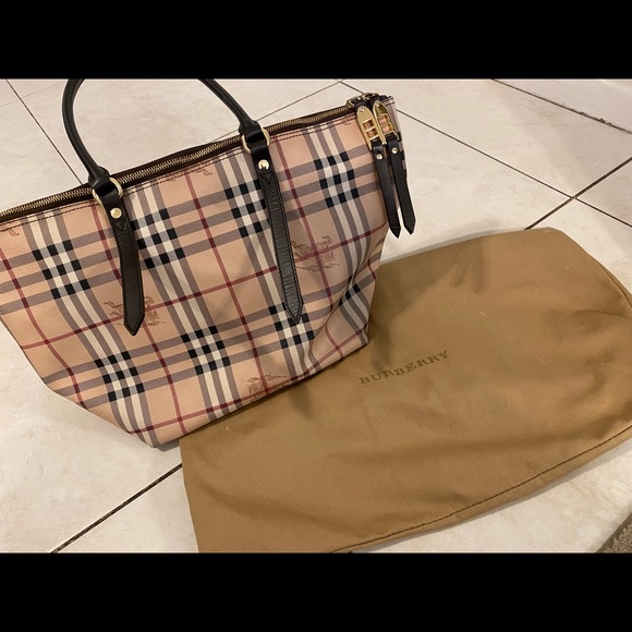 Burberry Tote - Picture 2 of 13